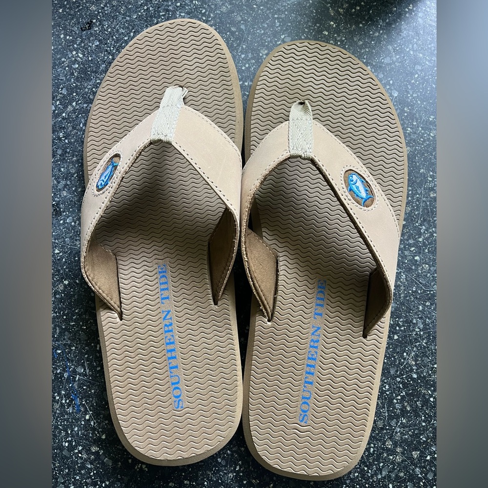 Southern Tide Men’s flip flops